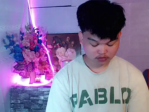 Reynelcock online show from May 21, 2026, 6:05 pm