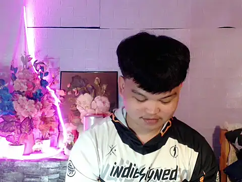 Reynelcock online show from May 20, 2026, 5:32 pm
