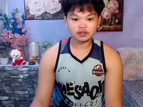 Reynelcock online show from May 6, 2026, 6:34 pm