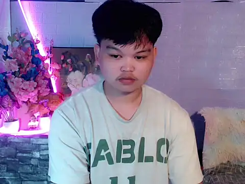 Reynelcock online show from May 24, 2026, 5:35 pm