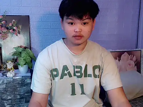 Reynelcock online show from May 12, 2026, 5:59 am