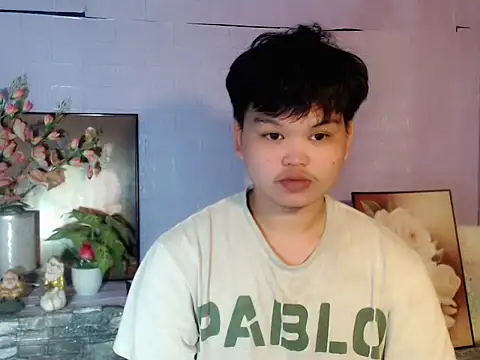 Reynelcock online show from May 13, 2026, 5:25 am