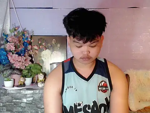 Reynelcock online show from May 27, 2026, 7:21 pm