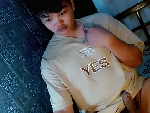 Reynelcock online show from September 14, 2025, 8:42 pm