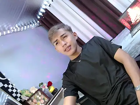 Snapshot of urhot_chany chatting on July 10, 2026, 4:45 am urhot chany online show from July 10, 2026, 4:45 am