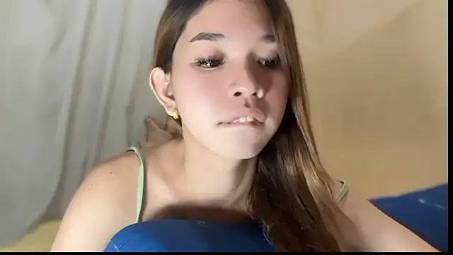 Snapshot of Daddiesgirlrianne69 chatting on April 22, 2026, 12:34 pm Daddiesgirlrianne69 online show from April 22, 2026, 12:34 pm