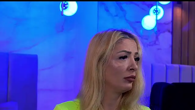 Snapshot of Izabellle02 chatting on April 24, 2026, 3:41 am Izabellle02 online show from April 24, 2026, 3:41 am