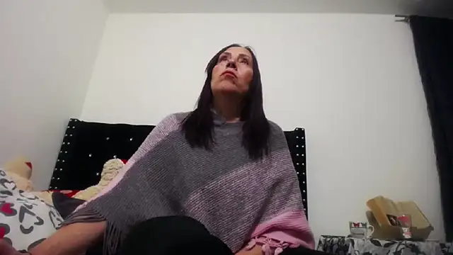 Chantalvedette online show from May 12, 2026, 3:25 am