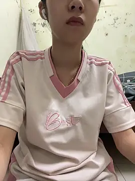 meomeo2k6 online show from October 14, 2025, 2:07 pm