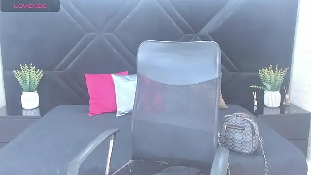 Dantzel  online show from March 9, 2026, 7:28 pm