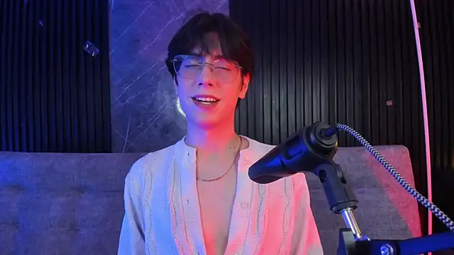 Snapshot of luixdust_ chatting on October 28, 2025, 4:24 am luixdust online show from October 28, 2025, 4:24 am