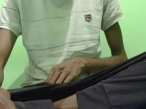 rockyy23boy online show from September 19, 2025, 4:33 pm