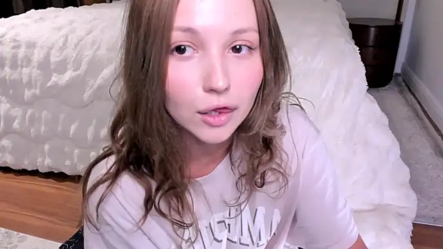 Snapshot of peach_vibes chatting on October 6, 2025, 2:46 am peach vibes online show from October 6, 2025, 2:46 am
