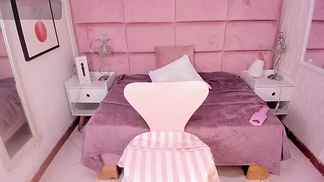 Snapshot of Janah_Myers chatting on October 16, 2025, 12:57 pm Janah Myers online show from October 16, 2025, 12:57 pm