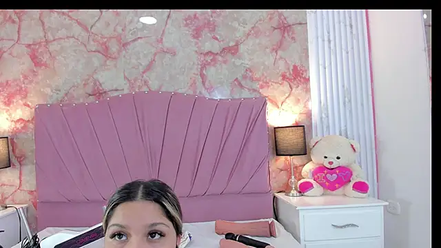 Snapshot of Wonderkloe_ chatting on April 10, 2026, 8:05 pm Wonderkloe online show from April 10, 2026, 8:05 pm