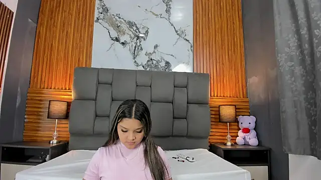 Snapshot of Wonderkloe_ chatting on April 8, 2026, 2:46 am Wonderkloe online show from April 8, 2026, 2:46 am