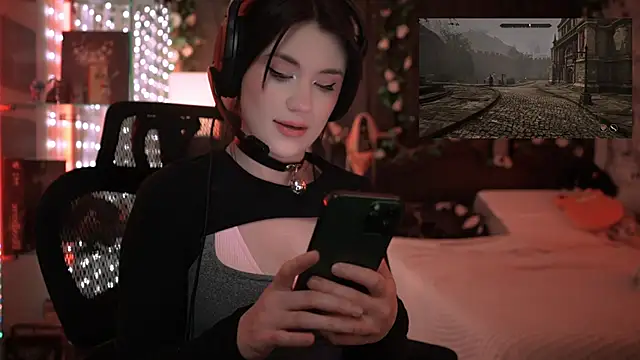 Snapshot of littlelune chatting on January 12, 2026, 12:39 am littlelune online show from January 12, 2026, 12:39 am