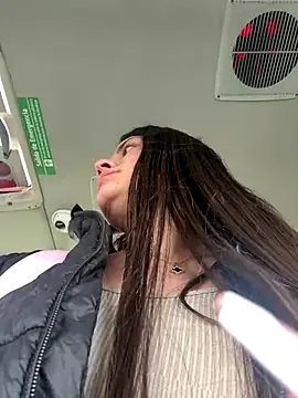 Isabella21  online show from October 30, 2025, 9:11 pm