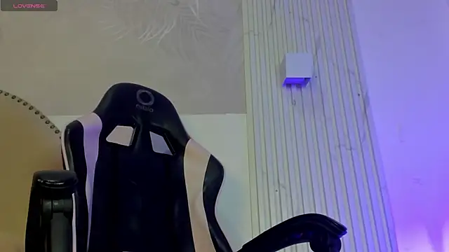 Melany  08 online show from October 15, 2025, 2:43 am