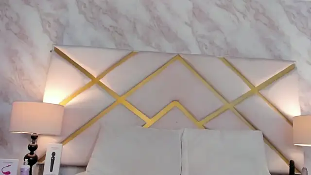 LorenBeiker- online show from December 15, 2025, 11:38 am