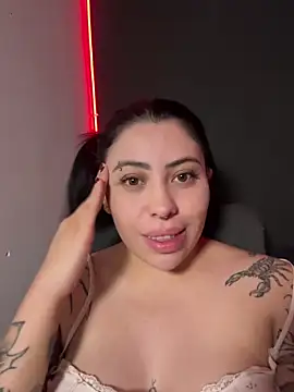 Snapshot of Draculona-666 chatting on May 14, 2026, 4:09 am Draculona-666 online show from May 14, 2026, 4:09 am