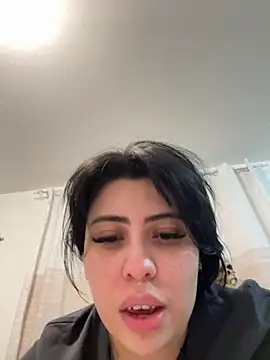 Snapshot of Draculona-666 chatting on October 17, 2025, 3:32 am Draculona-666 online show from October 17, 2025, 3:32 am