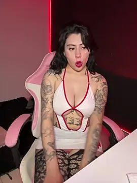 Snapshot of Draculona-666 chatting on April 2, 2026, 3:46 am Draculona-666 online show from April 2, 2026, 3:46 am