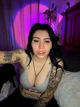 Snapshot of Draculona-666 chatting on October 12, 2025, 3:52 am Draculona-666 online show from October 12, 2025, 3:52 am