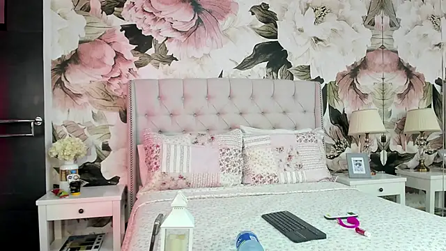 MaddyMay  online show from November 19, 2025, 7:58 pm