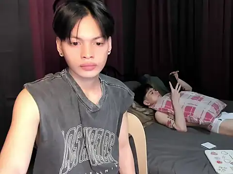 hotfreshdior online show from April 15, 2026, 6:23 pm