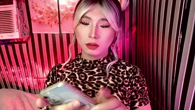 UrhotlucyTS online show from April 14, 2026, 7:13 am