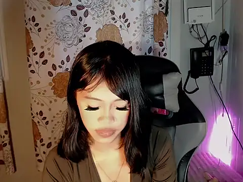 urcurlydiva online show from April 10, 2026, 9:38 am