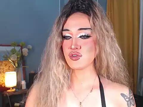 AleinaCroft online show from October 31, 2025, 1:41 pm