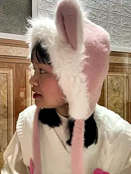 Daisy018 online show from November 18, 2025, 4:16 am