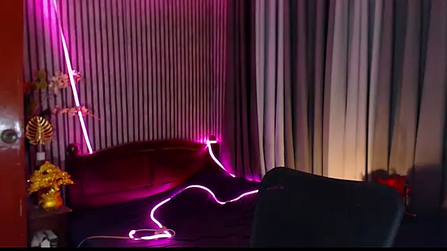 Unforgettablejulia online show from February 3, 2026, 4:12 pm