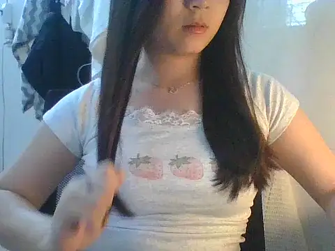 Linzly online show from May 17, 2026, 2:33 am