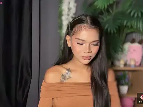 Snapshot of ur_holly_lexie chatting on March 1, 2026, 7:47 pm ur holly lexie online show from March 1, 2026, 7:47 pm