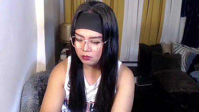 YourSweet-mich online show from May 4, 2026, 1:25 pm