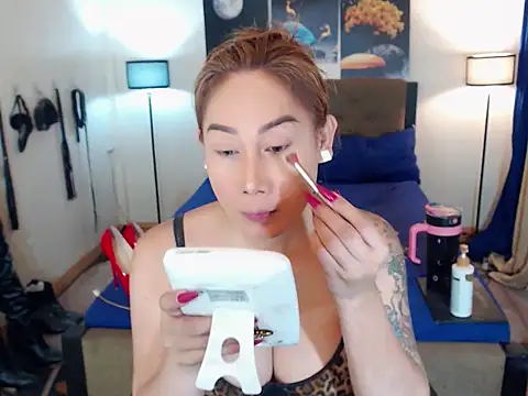 Snapshot of Allysonevanns chatting on February 11, 2026, 6:08 pm Allysonevanns online show from February 11, 2026, 6:08 pm