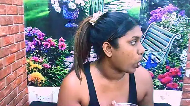 IndianChocolatepie4u online show from November 28, 2025, 5:29 am