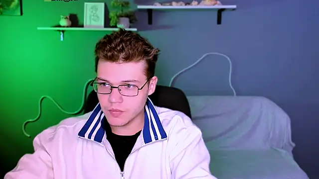 lucas long  online show from October 21, 2025, 8:47 am