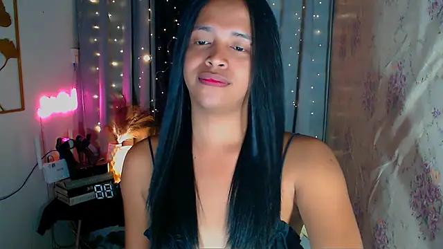 Lorainnelustts online show from February 13, 2026, 2:00 am