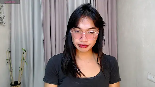 Snapshot of Herbielustts chatting on April 20, 2026, 1:03 pm Herbielustts online show from April 20, 2026, 1:03 pm