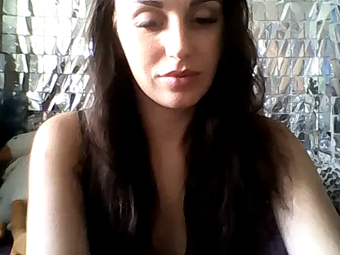 Qinini online show from September 15, 2025, 7:20 am