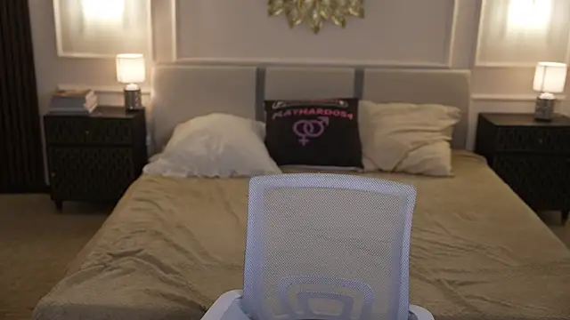 Selena Glow online show from December 2, 2025, 11:28 pm