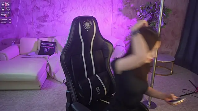 Selena Glow online show from November 16, 2025, 3:11 am