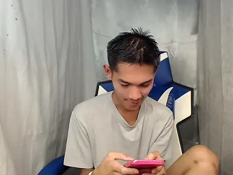 Snapshot of riks_tyler chatting on April 17, 2026, 9:45 am riks tyler online show from April 17, 2026, 9:45 am