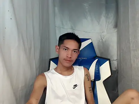 Snapshot of riks_tyler chatting on April 20, 2026, 10:07 am riks tyler online show from April 20, 2026, 10:07 am