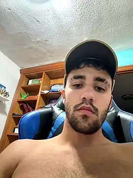 Snapshot of aavrdvh33 chatting on October 7, 2025, 7:48 pm aavrdvh33 online show from October 7, 2025, 7:48 pm