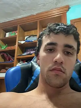 Snapshot of aavrdvh33 chatting on October 21, 2025, 9:36 pm aavrdvh33 online show from October 21, 2025, 9:36 pm